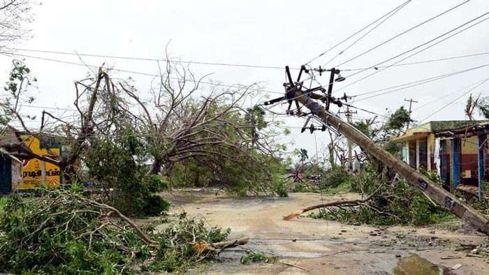 ভারতে ঘূর্ণিঝড়ে মৃতের সংখ্যা বেড়ে ৩৩