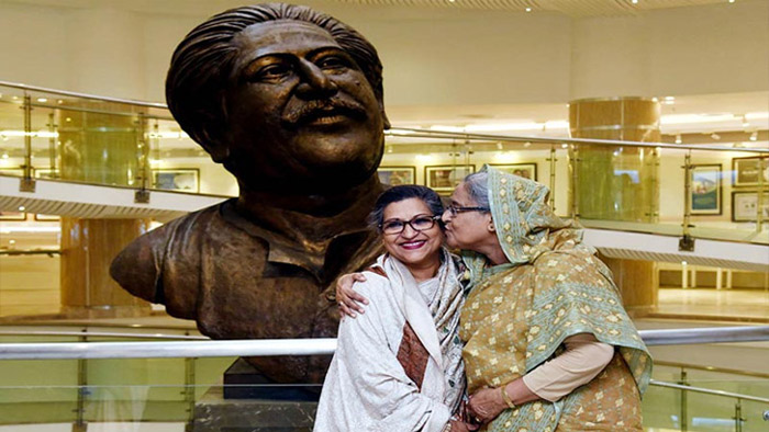 ছোট বোনের প্রতি প্রধানমন্ত্রীর ভালোবাসা