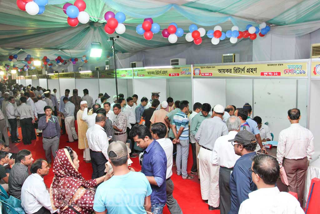 আয়কর মেলায় ভিড়। পুরোনো ছবি। আয়কর মেলায় ভিড়। পুরোনো ছবি।