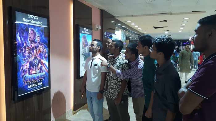 অ্যাভেঞ্জার্স: এন্ডগেম দেখতে উপচে পড়া ভীড়