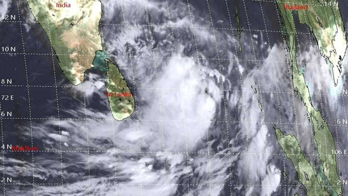 ওড়িশা ছুঁয়ে বাংলাদেশে আঘাত হানতে পারে ‘ফণী’