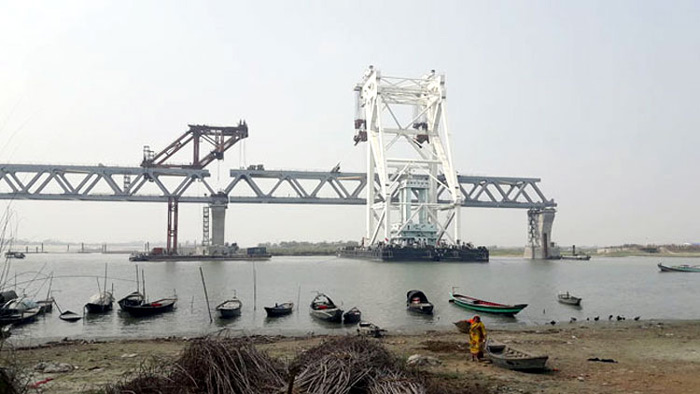 ফণীর কারণে পদ্মা সেতুর স্প্যান বসানো বাতিল