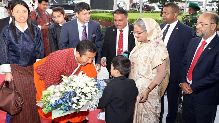 প্রধানমন্ত্রীর সঙ্গে একান্ত ও দ্বিপক্ষীয় বৈঠকে লোটে শেরিং