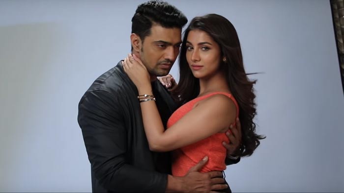 রুক্মিণীর সঙ্গে দেবের রোম্যান্সের ভিডিও প্রকাশ