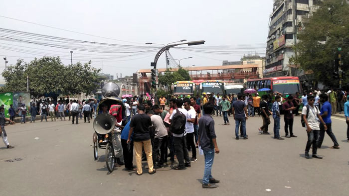 ফের ৫ দফা দাবিতে শিক্ষার্থীদের সড়ক অবরোধ