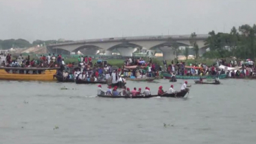 কুমিল্লার মেঘনাপাড়ে ঐতিহ্যবাহী নৌকাবাইচ