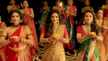 একসঙ্গে নাচলেন নুসরাত, মিমি ও শুভশ্রী (ভিডিও)