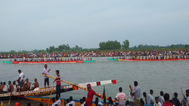 বেলকুচিতে মানুষের ঢল: বৈঠার ছন্দে যমুনার দুই তীরে উচ্ছাস