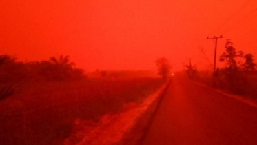 ইন্দোনেশিয়ার আকাশ কেন লাল?