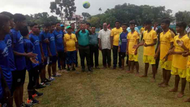হিলিতে জাতীয় স্কুল-মাদ্রাসার গ্রীষ্মকালীন ফুটবল খেলা অনুষ্ঠিত