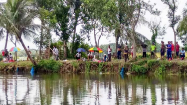 নড়াইলের অরুণিমাতে দিনব্যাপী বড়শি মেলা চলছে