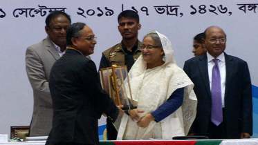 ৬৬ প্রতিষ্ঠানকে রফতানি ট্রফি দিলেন প্রধানমন্ত্রী [ভিডিও]