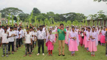 ব্রাহ্মণবাড়িয়ায় তের`শ শিক্ষার্থীদের মাঝে গাছের চারা বিতরণ