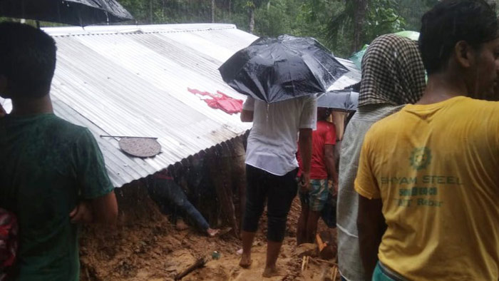 ভারতের আসাম রাজ্যে ভূমিধসের স্থলে উদ্ধার তৎপরতা চালানো হচ্ছে। ছবি: সংগৃহীত