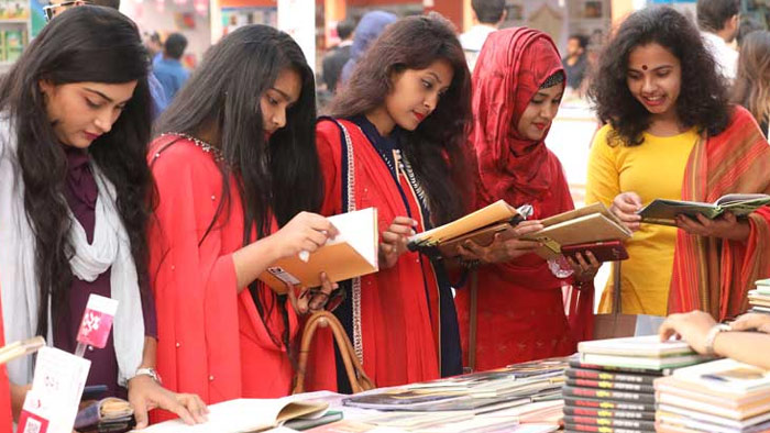 দিনে দিনে বইমেলায় পাঠকের পদচারণা বাড়ছে- সংগৃহীত