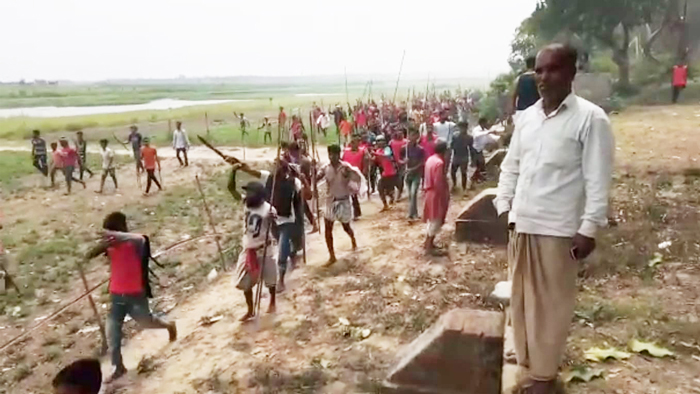 থানাকান্দি গ্রামে সংঘঠিত সংঘর্ষের একটি চিত্র -ছবি একুশে টিভি।