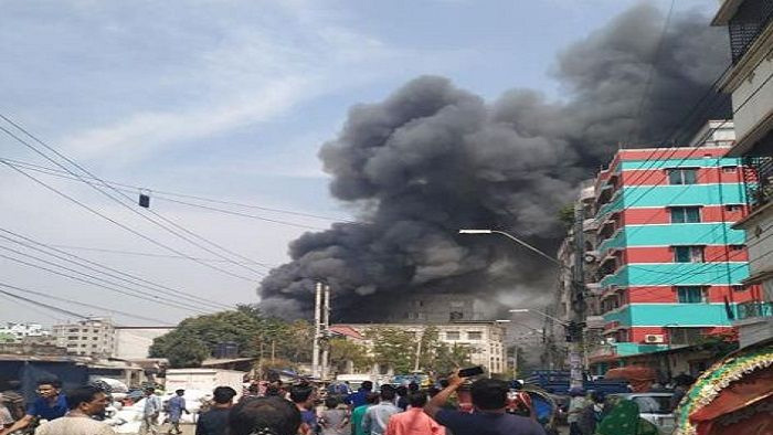 রাজধানীর মিরপুরে আগুনের কালো ধোঁয়া- সংগৃহীত