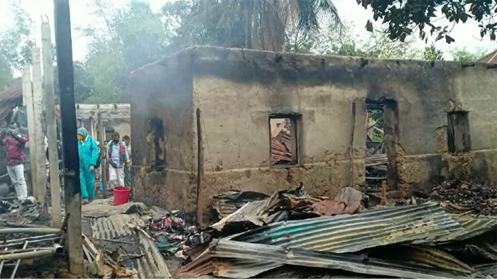 অগ্নিকাণ্ড ক্ষতিগ্রস্থ ঘর- একুশে টেলিভিশন