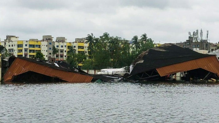 কলকাতা বিমানবন্দরের ক্ষতিগ্রস্ত হ্যাঙার। ছবি: সংগৃহীত