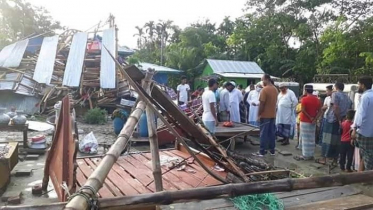 ভোলায় ঝড়ে দেড় শতাধিক ঘরবাড়ি বিধ্বস্ত