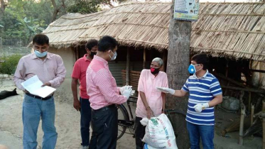 চুয়াডাঙ্গায় কর্মহীন ও দুস্থদের মাঝে দেয়া হচ্ছে খাদ্যসামগ্রী 