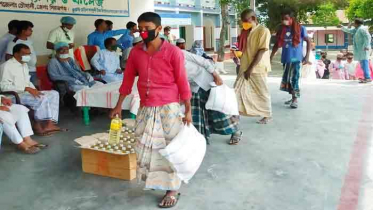 সিরাজগঞ্জে চরাঞ্চলের ২ হাজার পরিবার পেল খাদ্য সহায়তা 