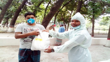 ঢাকা কলেজ সোশ্যাল সাইন্স ক্লাবের ইফতার সামগ্রী বিতরণ 