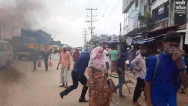 গাজীপুরে বকেয়া বেতনের দাবিতে সড়ক অবরোধ