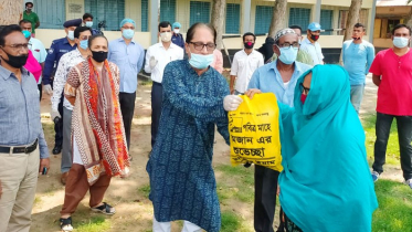 অসহায়দের জন্য এমপি তানভীরের ইফতার সামগ্রী উপহার