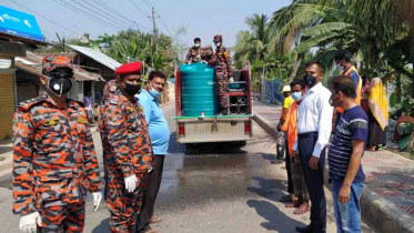 বাগেরহাটে ছিটানো হচ্ছে জীবানুনাশক পানি