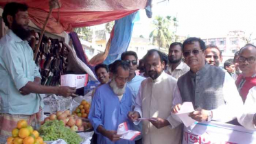করোনা সচেতনতায় বাউফলে লিফলেট বিতরণ