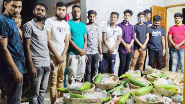 বেনাপোলে দিনমজুরদের খাদ্য সামগ্রী দিল ছাত্রলীগ