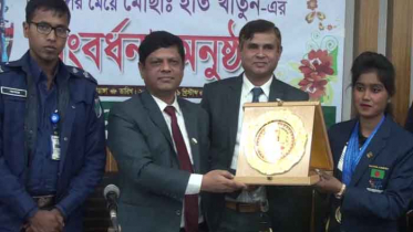 স্বর্ণজয়ী ইতি খাতুনকে সংবর্ধনা দিল চুয়াডাঙ্গা জেলা প্রশাসন