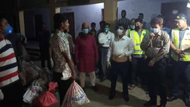 চুয়াডাঙ্গায় দোকান মালিক কর্মচারীদের মাঝে খাদ্য সামগ্রী বিতরণ