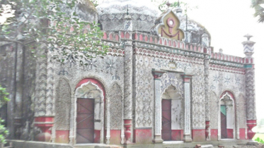 কালের সাক্ষী কুমিল্লার ‘তিন গম্বুজ’ মসজিদ