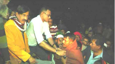 দাউদকান্দিতে শীতার্তদের মাঝে কম্বল বিতরণ