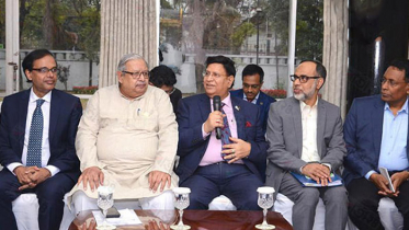 দেশে না ফিরতে প্রবাসীদের প্রতি পররাষ্ট্রমন্ত্রীর অনুরোধ