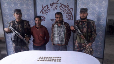 বেনাপোলে সাড়ে ৩ কেজি স্বর্ণসহ দুই পাচারকারী আটক 