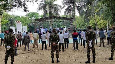 হিলিতে সঠিকভাবে ত্রাণ বিতরণ নিয়ে বৈঠক 