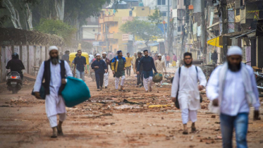 চোখে পানি নিয়ে দিল্লি ছাড়ছে মুসলিমরা