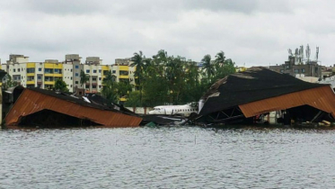 আম্পানের ত্রাসে কলকাতা বিমানবন্দর লণ্ডভণ্ড