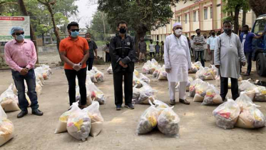 মিরসরাইয়ে অস্বচ্ছল পরিবারের মাঝে খাদ্য সামগ্রী বিতরণ