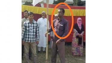 শহীদ মিনারে জুতা পায়ে উঠার অভিযোগে ইউপি মেম্বারের পদত্যাগ