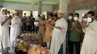 লোহাগড়ায় খাদ্যসামগ্রী পৌঁছলেন আ’লীগ নেতা বোরহান