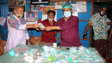 নাসিরনগরে হ্যান্ড সেনিটাইজার ও মাস্ক বিতরণ