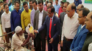 নাটোরে মুজিববর্ষ উপলক্ষে ভিক্ষুকদের মাঝে দোকানঘর বরাদ্দ