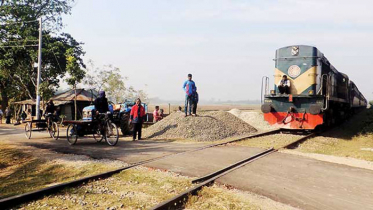 অবৈধ রেলক্রসিং বন্ধে হাইকোর্টের রুল