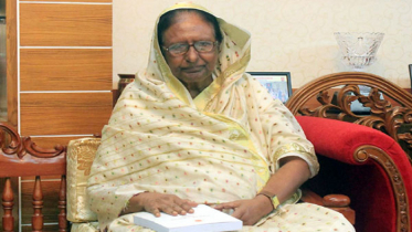 সাবেক স্বরাষ্ট্রমন্ত্রী সাহারা খাতুন হাসপাতালে ভর্তি 