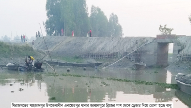 চেয়ারম্যানের নেতৃত্বে ড্রেজার দিয়ে বালু লুট, হুকমিতে সেতু-বসতি