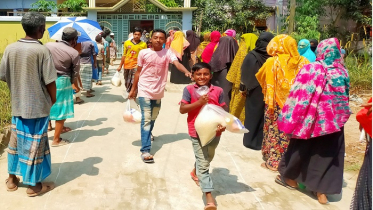 স্কলারশীপের টাকায় অসহায়দের পাশে শিক্ষার্থীরা